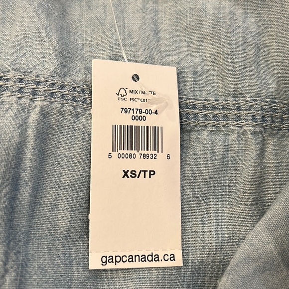 NWT Gap Chambray Denim Shirt - Picture 3 of 3